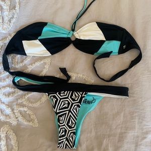 COPY - Volcom bikini with reversible bottoms